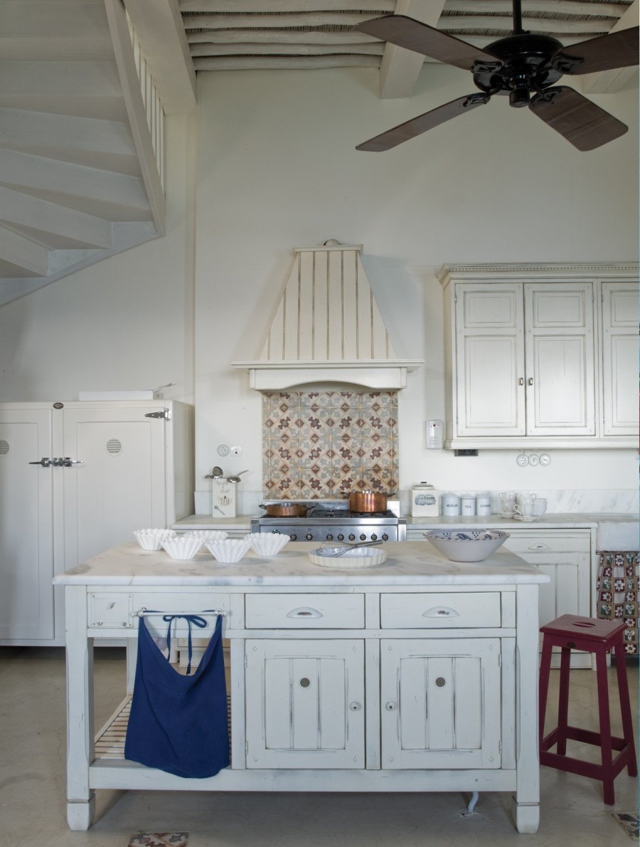 Η Ειρήνη Ντέρου μας ανοίγει τις πόρτες στο οικογενειακό σπίτι της στη Σκύρο- Φωτογραφία 1