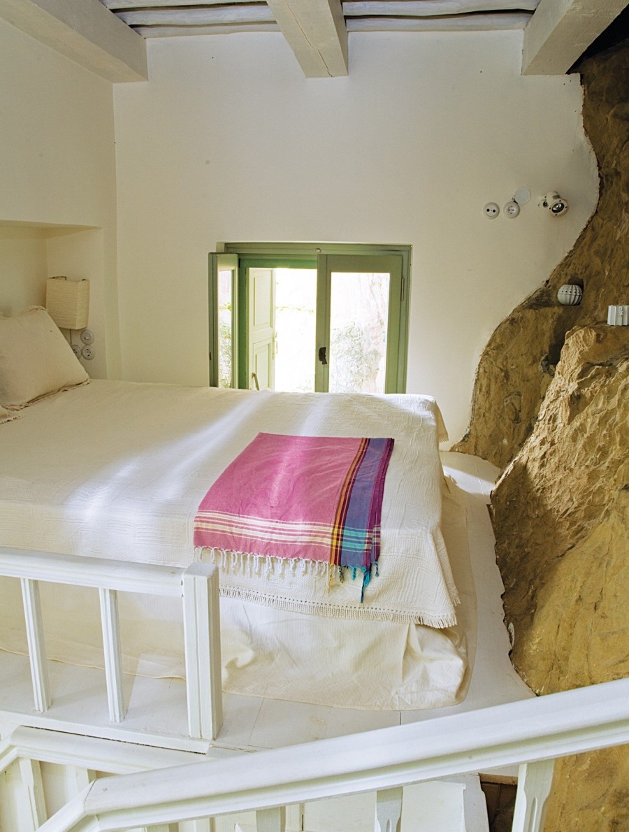 Η Ειρήνη Ντέρου μας ανοίγει τις πόρτες στο οικογενειακό σπίτι της στη Σκύρο- Φωτογραφία 3