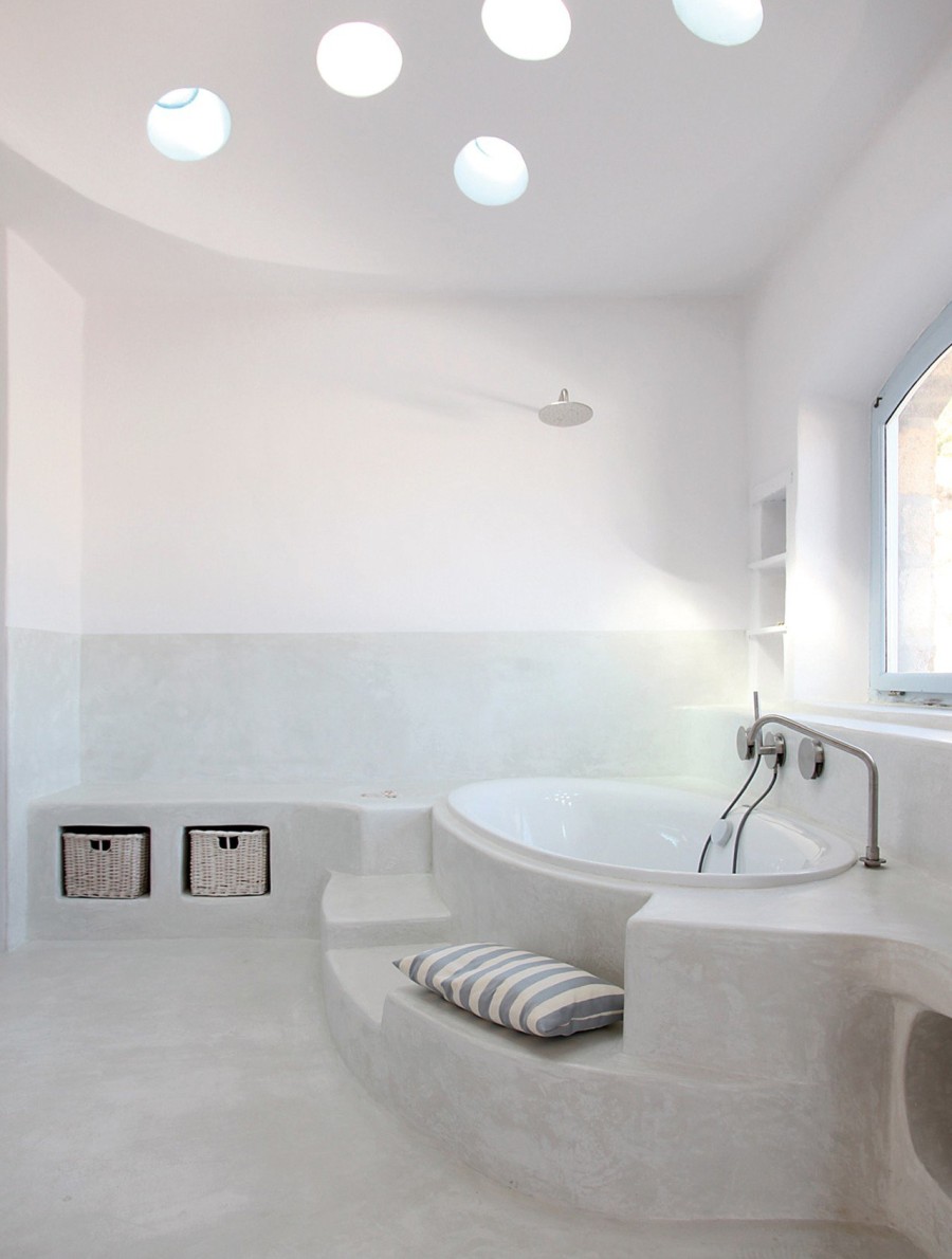 Ένα κουκλίστικο σπίτι στη Σκάλα της Πάτμου σε λευκές και γαλάζιες αποχρώσεις- Φωτογραφία 3