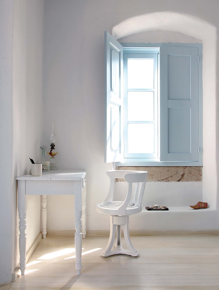 Ένα κουκλίστικο σπίτι στη Σκάλα της Πάτμου σε λευκές και γαλάζιες αποχρώσεις- Φωτογραφία 4