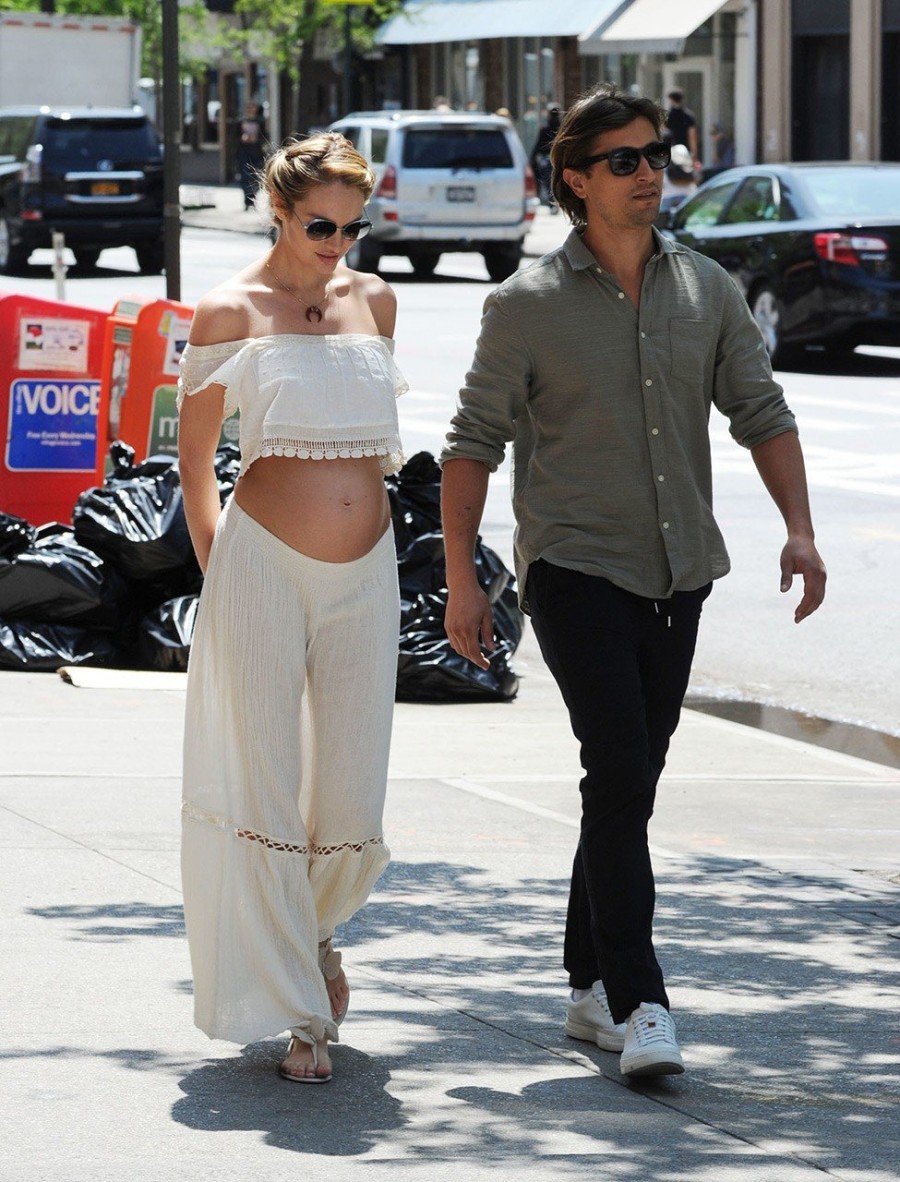 Τα πιο στιλάτα καλοκαιρινά looks για τις μέλλουσες μητέρες - Φωτογραφία 2