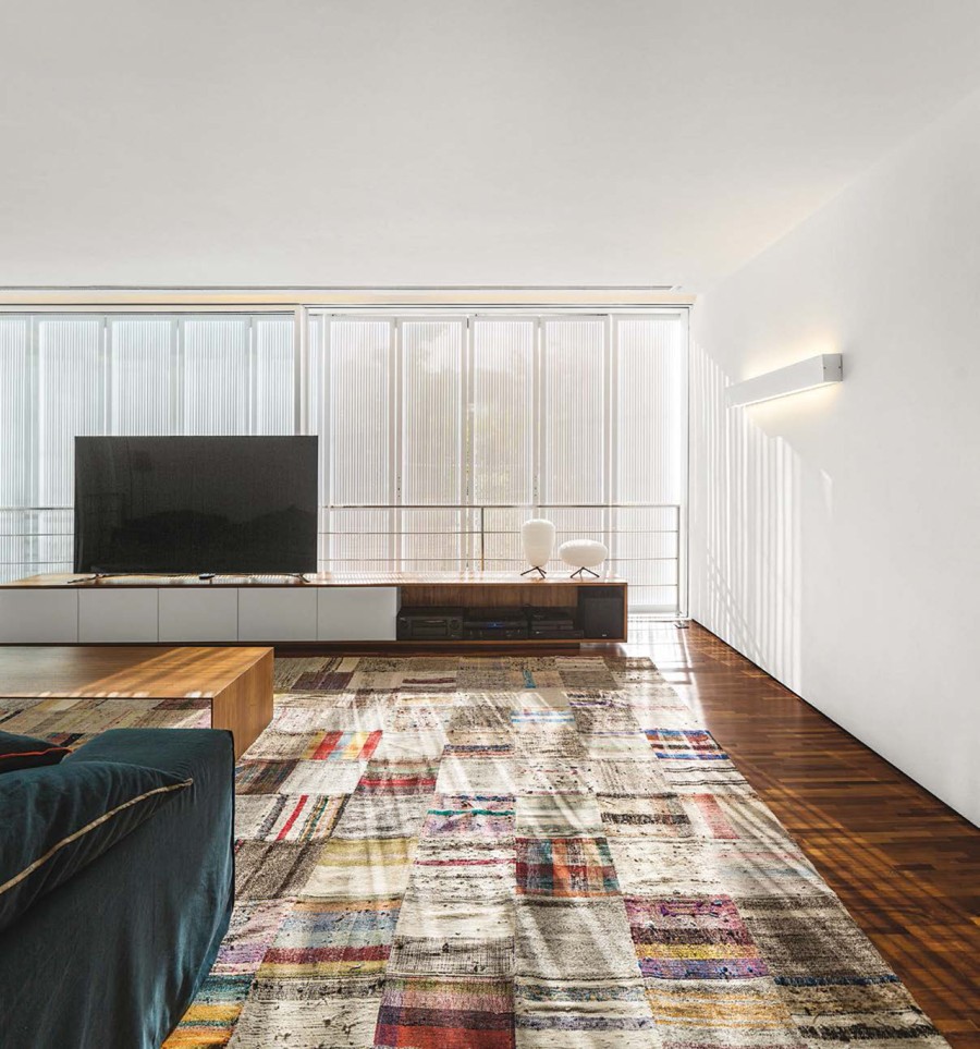 Ένας κύβος που αιωρείται πάνω σε μια πιλοτή είναι το White House στη Βραζιλία- Φωτογραφία 6