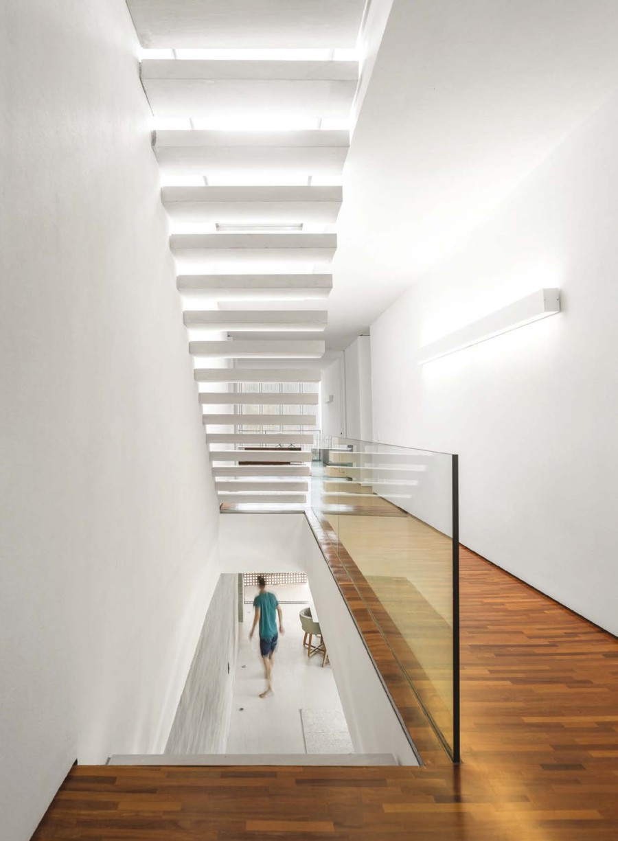 Ένας κύβος που αιωρείται πάνω σε μια πιλοτή είναι το White House στη Βραζιλία- Φωτογραφία 1