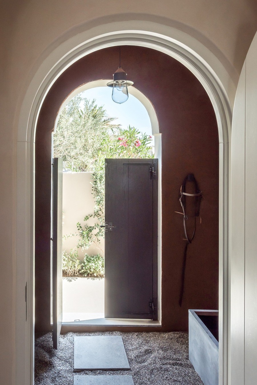 Οι αληθινές ιστορίες ανθρώπων εμπνέουν το νέο Ιstoria hotel στη Σαντορίνη- Φωτογραφία 16