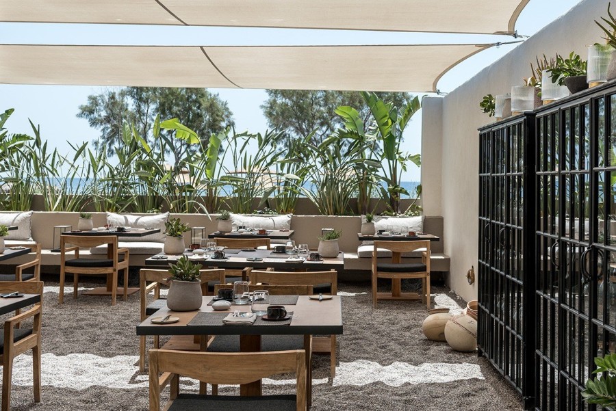 Οι αληθινές ιστορίες ανθρώπων εμπνέουν το νέο Ιstoria hotel στη Σαντορίνη- Φωτογραφία 21