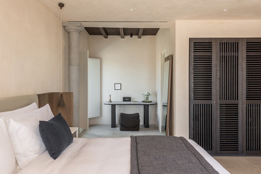 Οι αληθινές ιστορίες ανθρώπων εμπνέουν το νέο Ιstoria hotel στη Σαντορίνη- Φωτογραφία 23