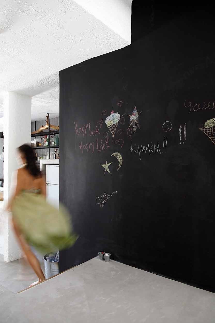 Μια εξοχική κατοικία στη Χαλκιδική αναζητά τη δημιουργικότητα σε καθημερινά πράγματα - Φωτογραφία 1