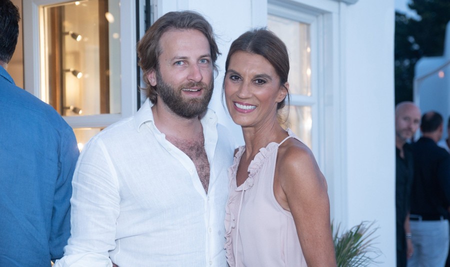 Η Λίζυ Μανωλά παρουσίασε το βιβλίο της Mykonos Muse στο νησί των Ανέμων- Φωτογραφία 4