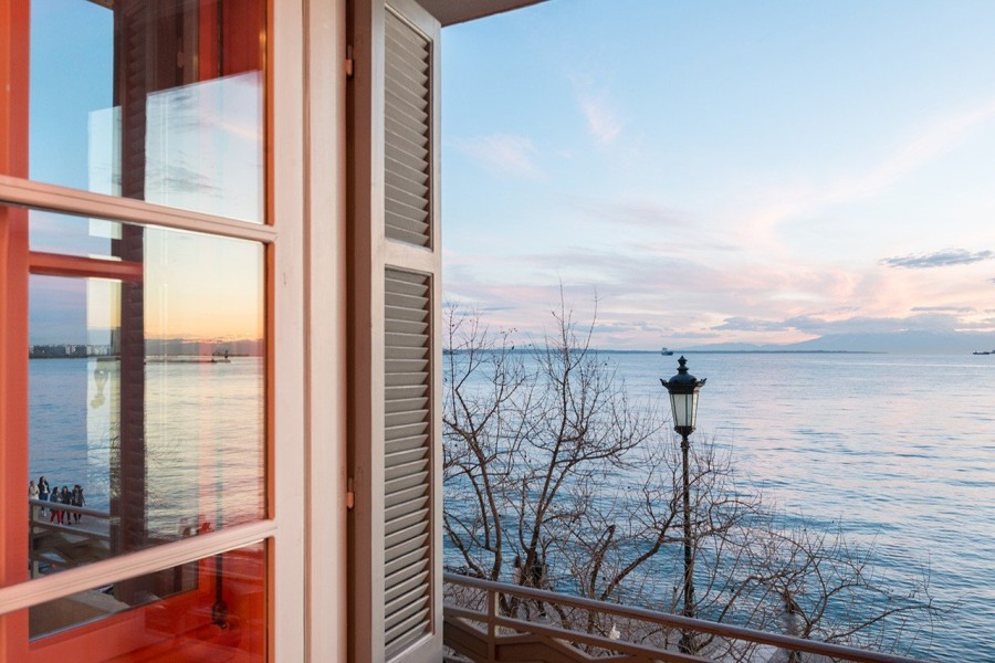 Με τροπικά χρώματα, το Waterfront Nikis Apartment έχει μοναδικό interior design- Φωτογραφία 17