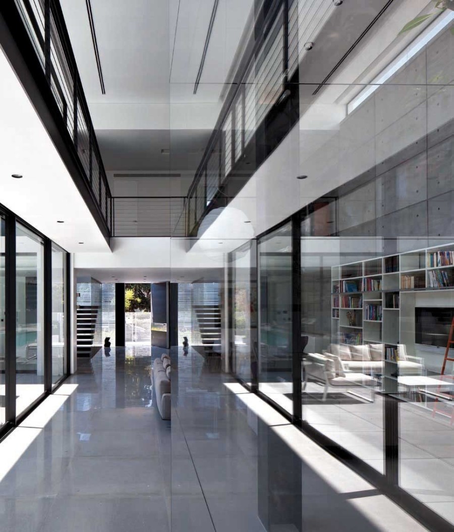 Μια σύγχρονη κατοικία που ακολουθεί αυστηρά τους κανόνες του μινιμαλισμού- Φωτογραφία 1