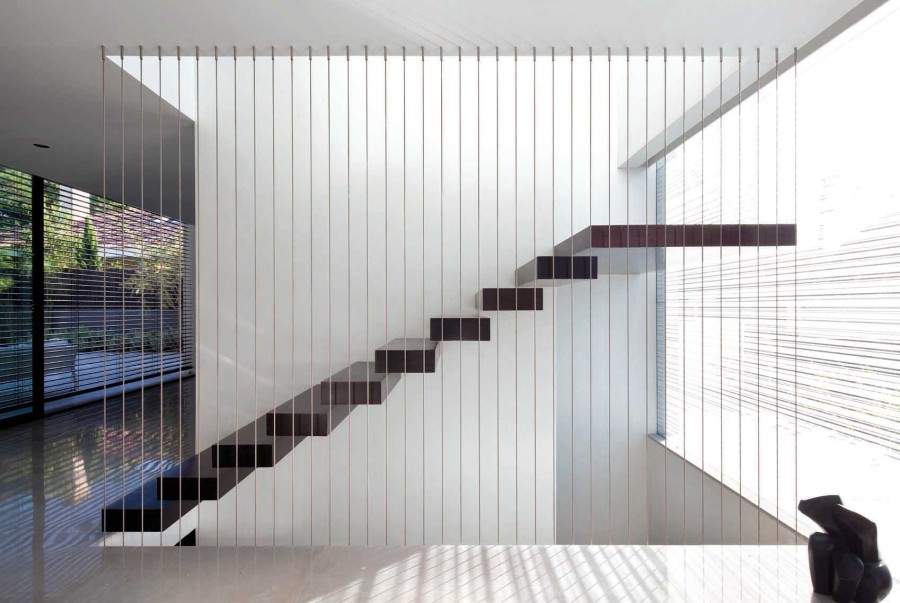 Μια σύγχρονη κατοικία που ακολουθεί αυστηρά τους κανόνες του μινιμαλισμού- Φωτογραφία 2