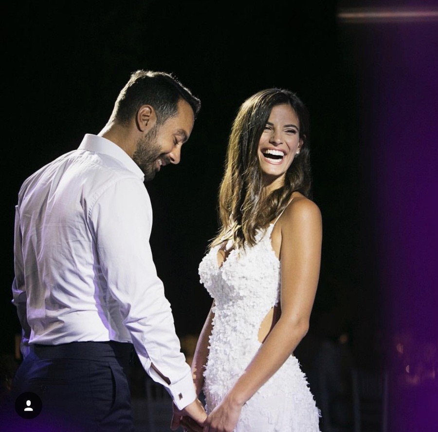 Τανιμανίδης - Μπόμπα: Το λαμπερό ζευγάρι παντρεύτηκε στη Σίφνο - Φωτογραφία 10