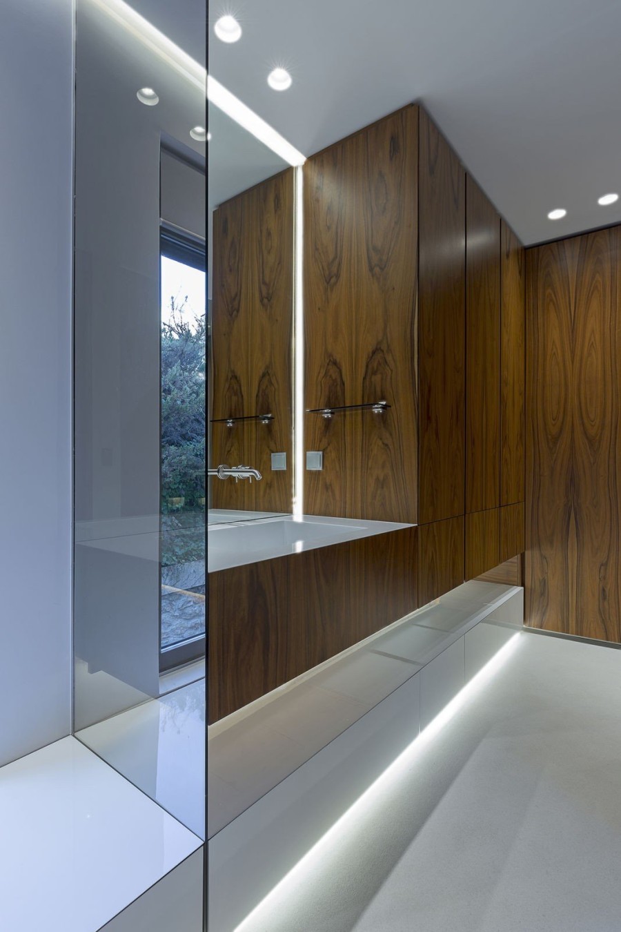 Μια πολυτελής κατοικία στην Κηφισιά που ξεπερνά κάθε φαντασία - Φωτογραφία 2