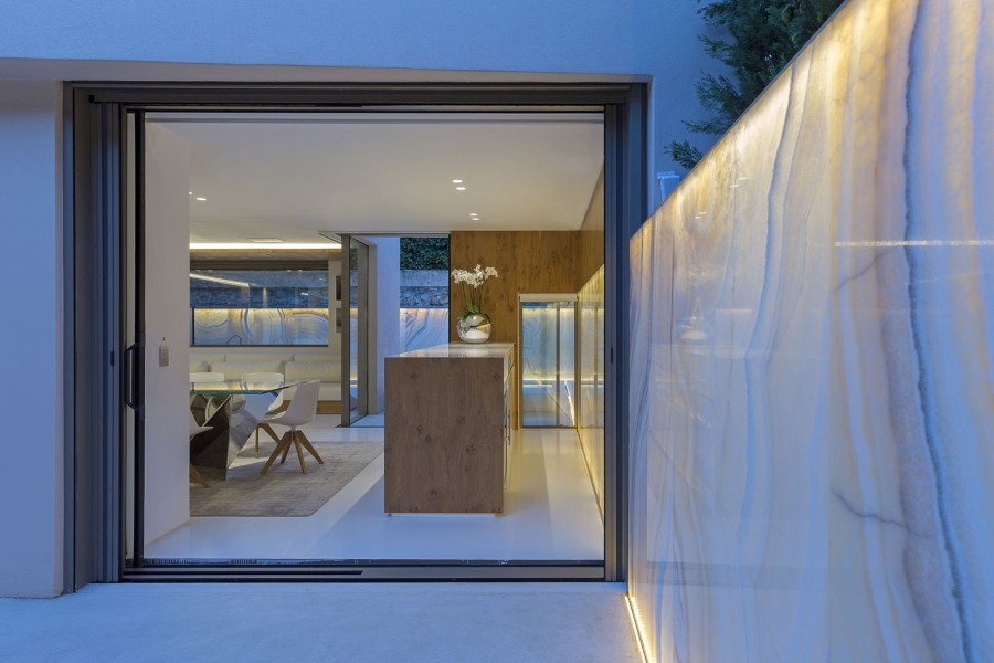 Μια πολυτελής κατοικία στην Κηφισιά που ξεπερνά κάθε φαντασία - Φωτογραφία 11