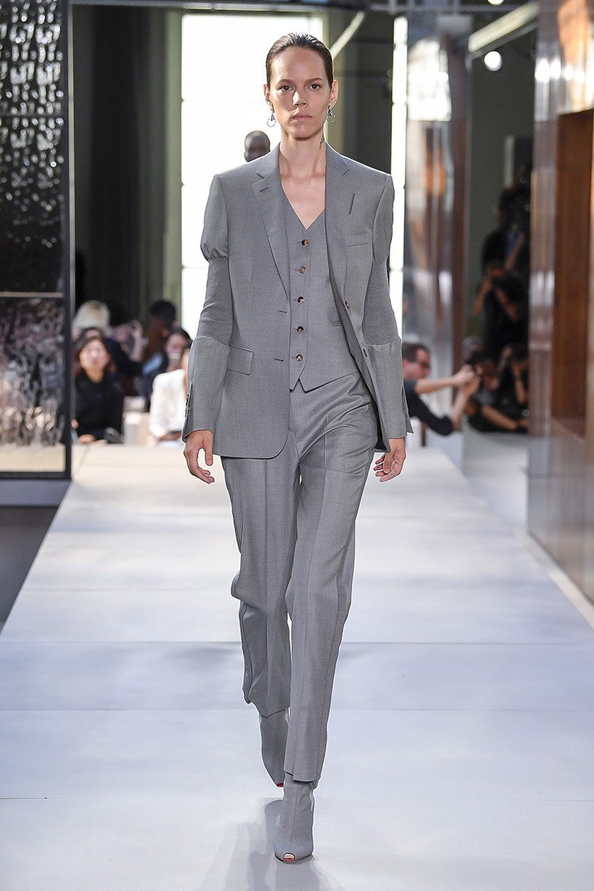 LFW: Δείτε το πρώτο show του Riccardo Tisci για τον οίκο Burberry - Φωτογραφία 11