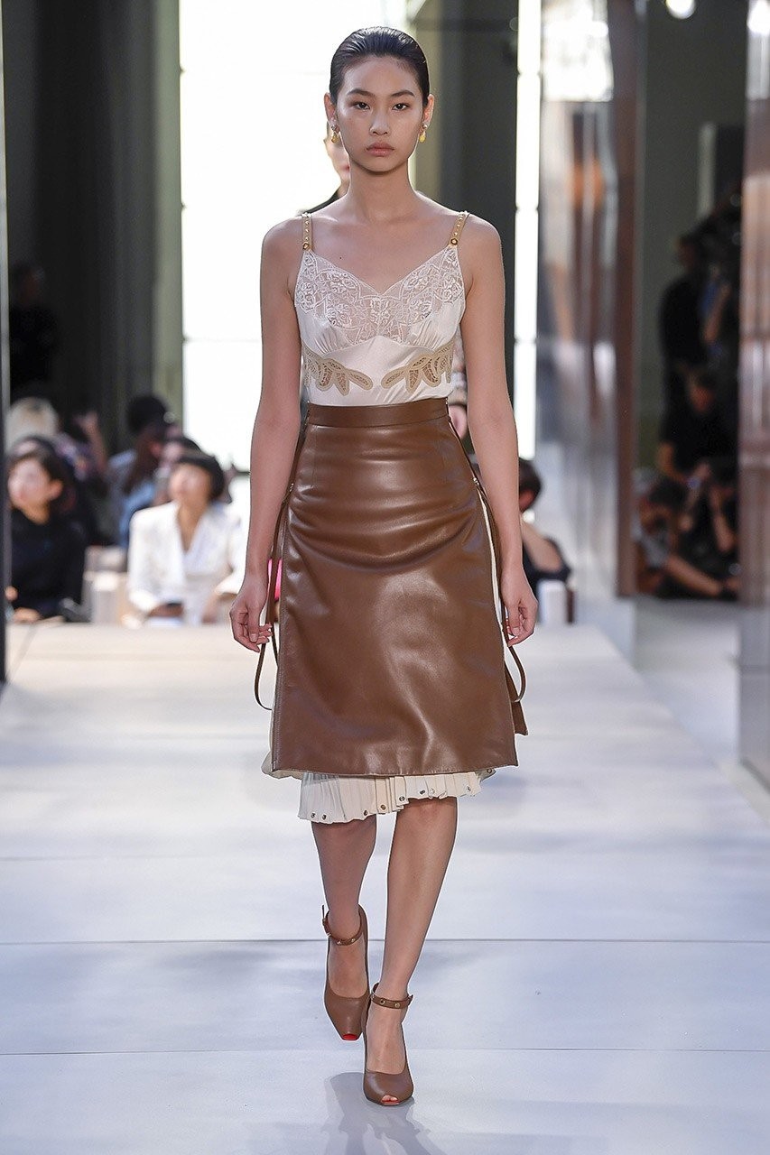 LFW: Δείτε το πρώτο show του Riccardo Tisci για τον οίκο Burberry - Φωτογραφία 26