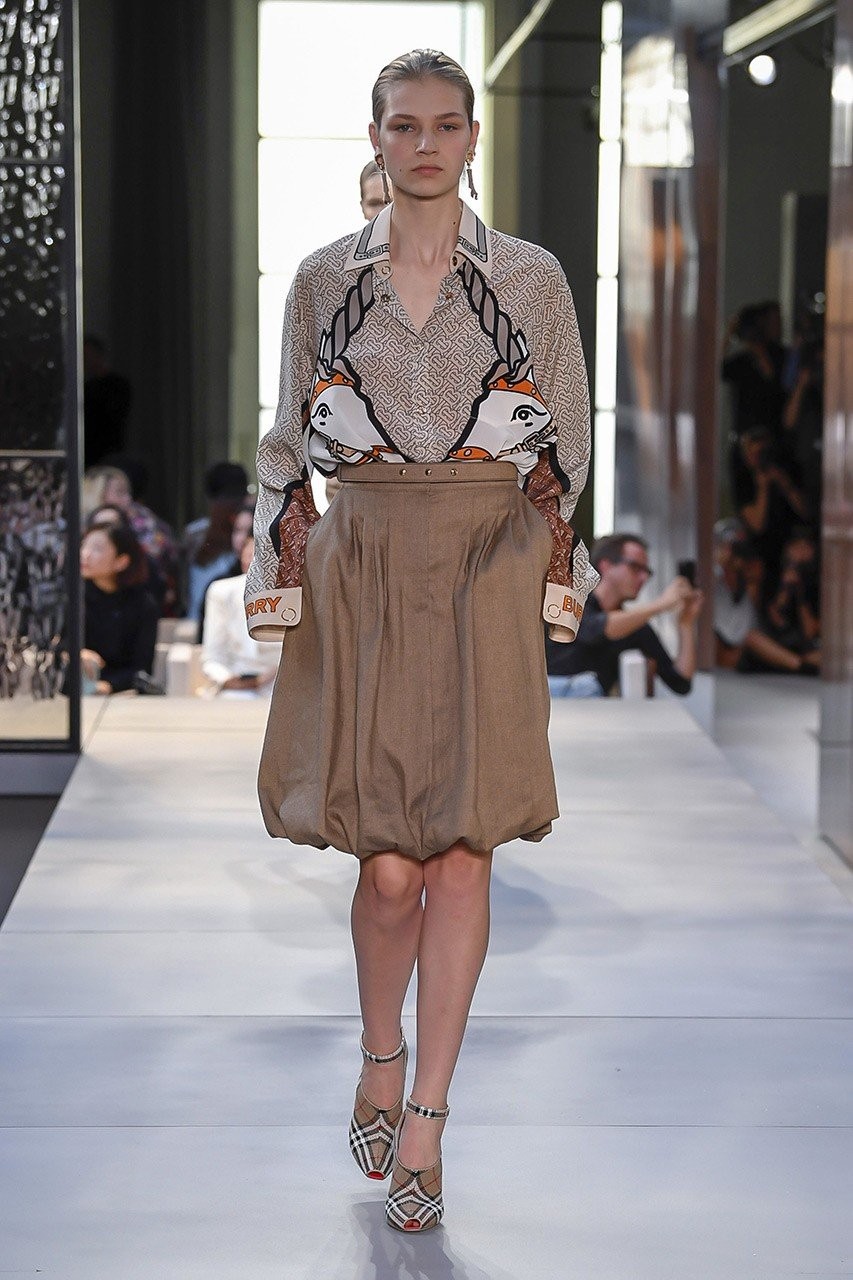 LFW: Δείτε το πρώτο show του Riccardo Tisci για τον οίκο Burberry - Φωτογραφία 33