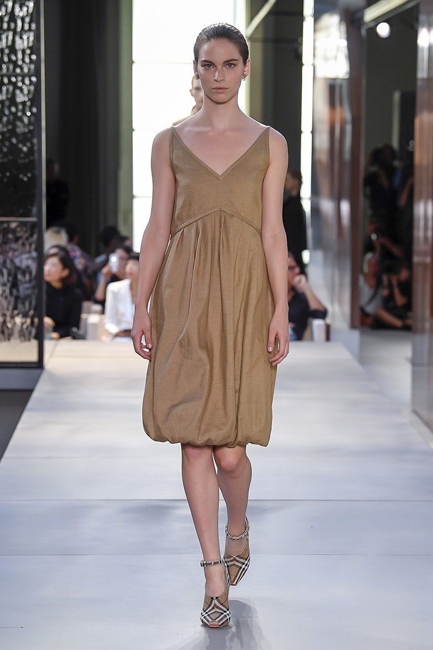 LFW: Δείτε το πρώτο show του Riccardo Tisci για τον οίκο Burberry - Φωτογραφία 34