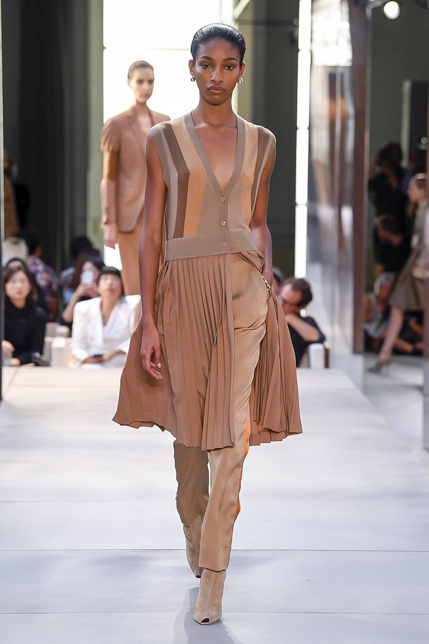 LFW: Δείτε το πρώτο show του Riccardo Tisci για τον οίκο Burberry - Φωτογραφία 37