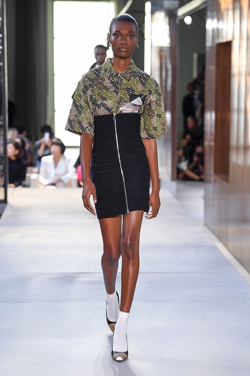 LFW: Δείτε το πρώτο show του Riccardo Tisci για τον οίκο Burberry - Φωτογραφία 52