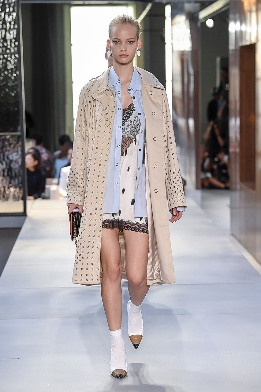 LFW: Δείτε το πρώτο show του Riccardo Tisci για τον οίκο Burberry - Φωτογραφία 64