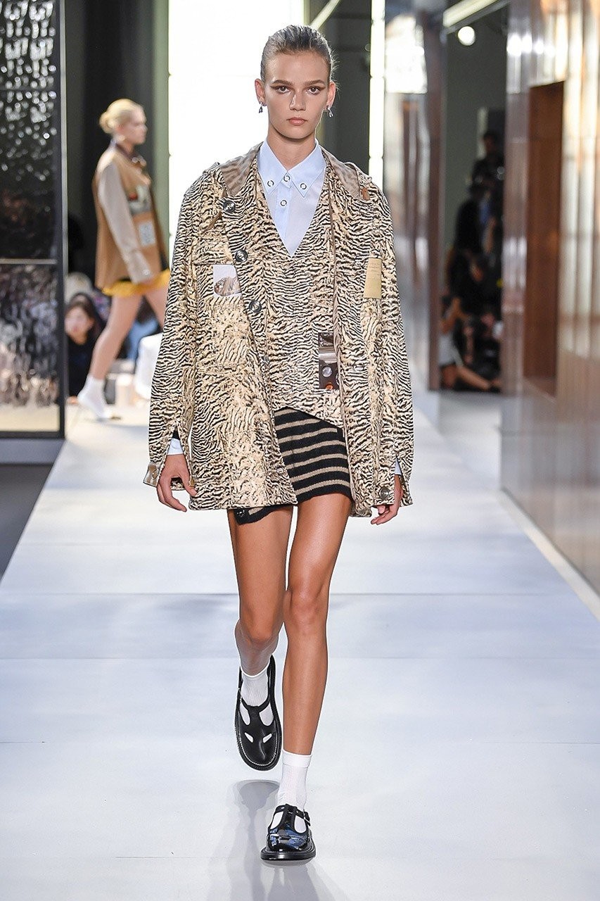 LFW: Δείτε το πρώτο show του Riccardo Tisci για τον οίκο Burberry - Φωτογραφία 66