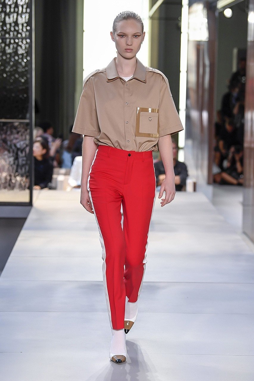 LFW: Δείτε το πρώτο show του Riccardo Tisci για τον οίκο Burberry - Φωτογραφία 73