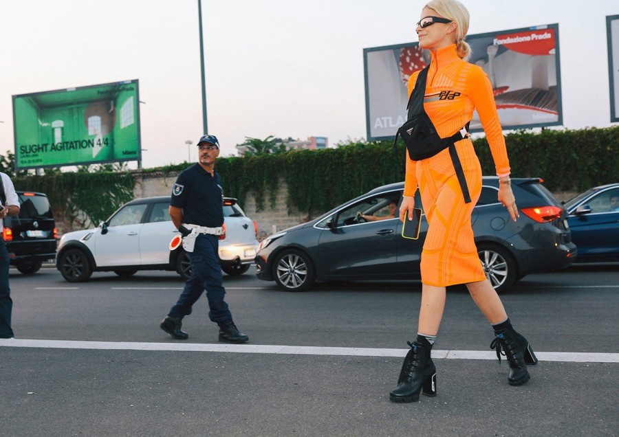 Τα πιο εντυπωσιακά looks από την εβδομάδα μόδας του Μιλάνου - Φωτογραφία 25