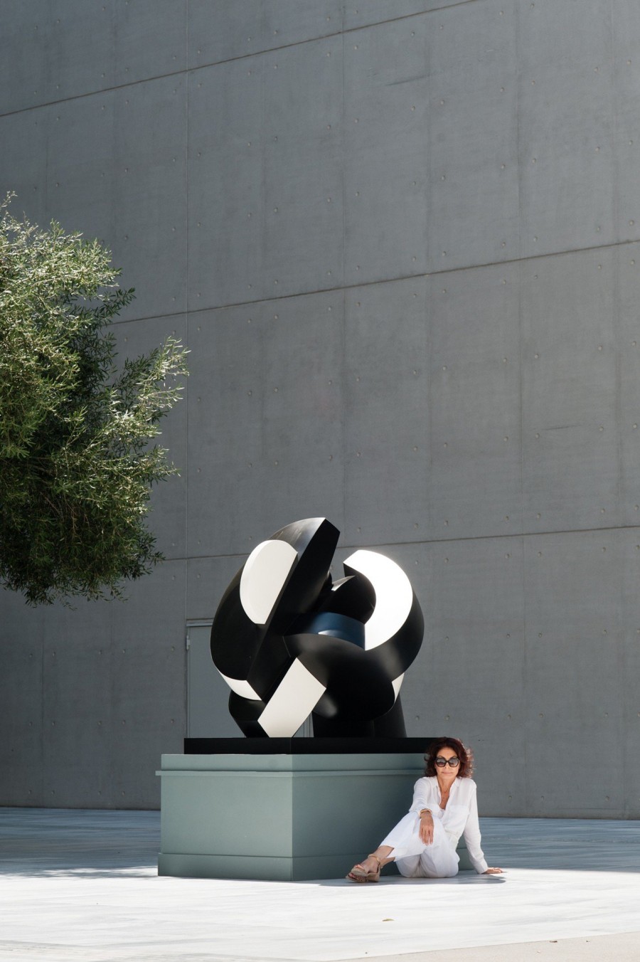 Η Σοφία Βάρη παρουσιάζει στην Ελλάδα την έκθεση Φόρμες και Αντιθέσεις- Φωτογραφία 2