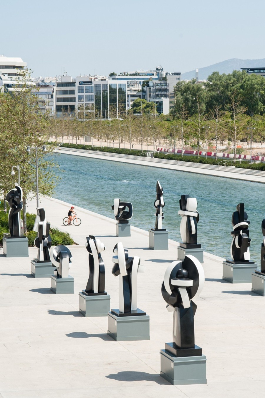 Η Σοφία Βάρη παρουσιάζει στην Ελλάδα την έκθεση Φόρμες και Αντιθέσεις- Φωτογραφία 3