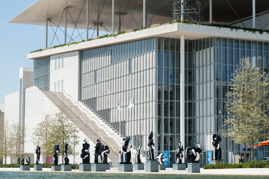 Η Σοφία Βάρη παρουσιάζει στην Ελλάδα την έκθεση Φόρμες και Αντιθέσεις- Φωτογραφία 1