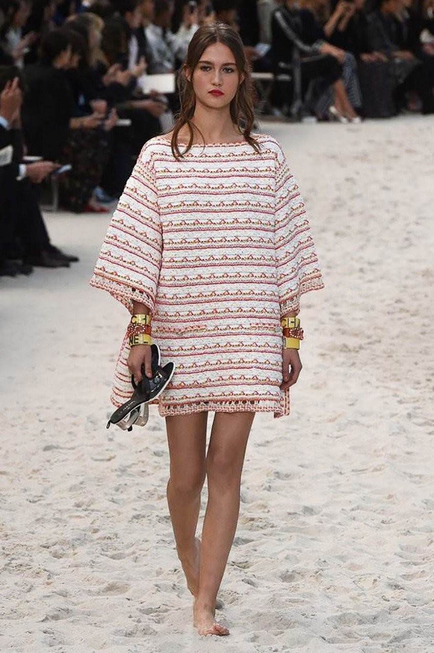 Μια βόλτα στην παραλία με τον Karl Lagerfld και τον οίκο μόδας Chanel - Φωτογραφία 22