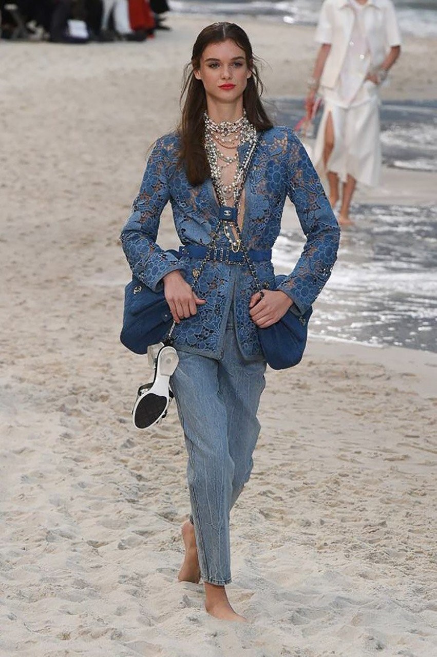 Μια βόλτα στην παραλία με τον Karl Lagerfld και τον οίκο μόδας Chanel - Φωτογραφία 55