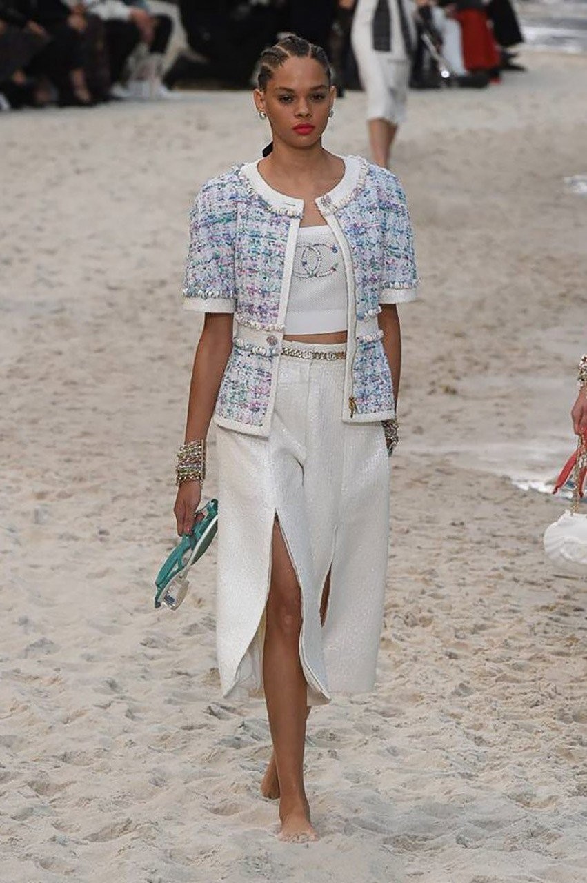 Μια βόλτα στην παραλία με τον Karl Lagerfld και τον οίκο μόδας Chanel - Φωτογραφία 58