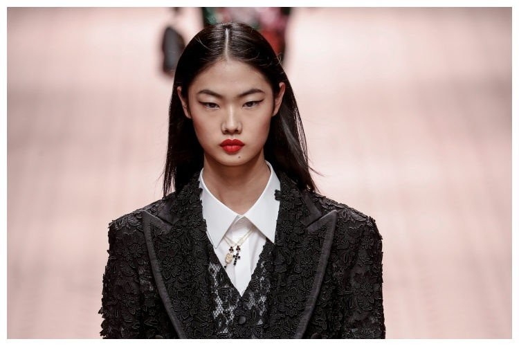 Χωρίστρα στη μέση