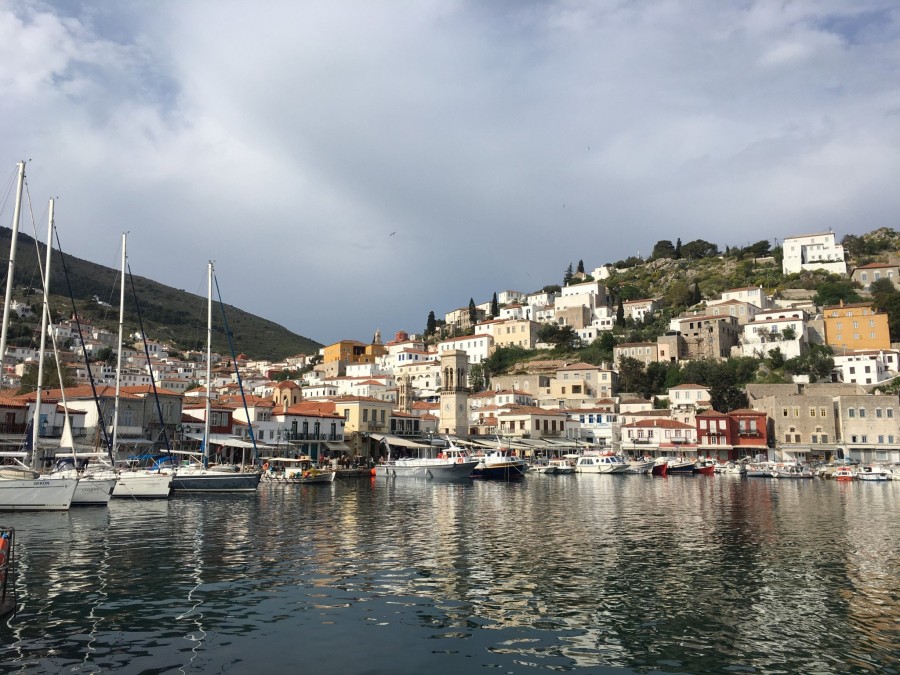 Ο συγγραφέας Χρήστος Δασκαλάκης μας ξεναγεί στη φθινοπωρινή Ύδρα- Φωτογραφία 1