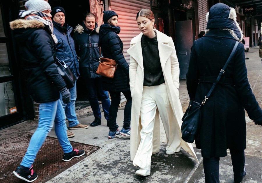 Minimalist looks: απλές και κομψές εμφανίσεις που πρέπει να δοκιμάσετε- Φωτογραφία 10