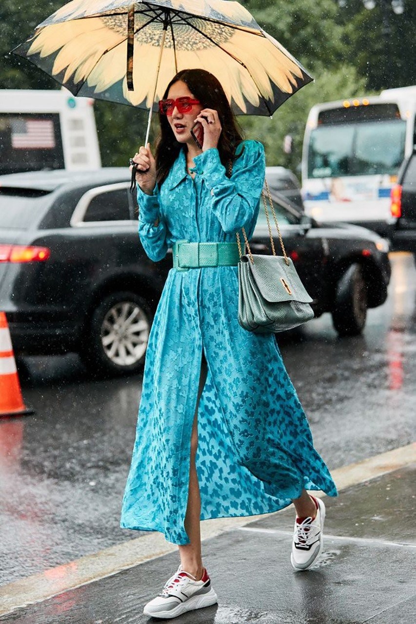 Rainy Looks: Ιδέες για να αντιμετωπίσετε τη βροχή με στιλ- Φωτογραφία 11