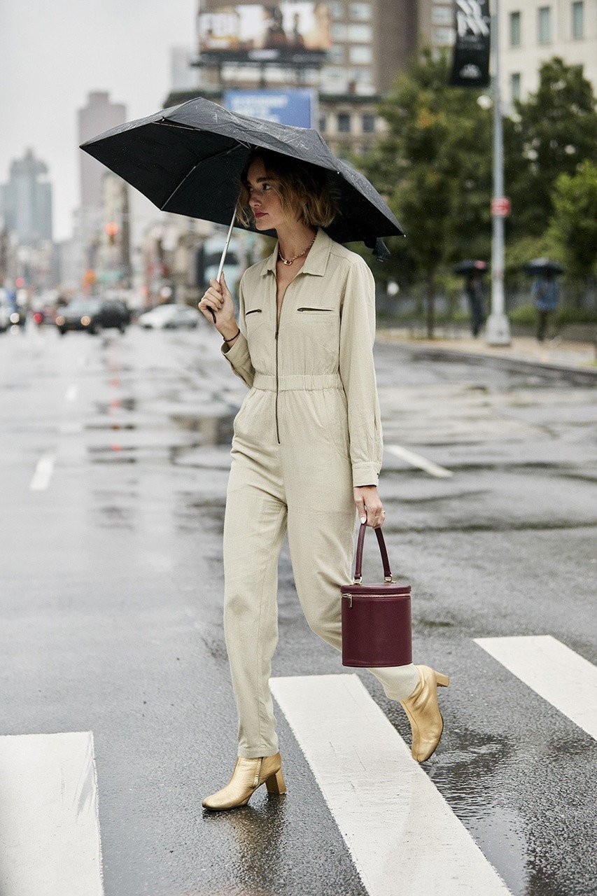 Rainy Looks: Ιδέες για να αντιμετωπίσετε τη βροχή με στιλ- Φωτογραφία 18