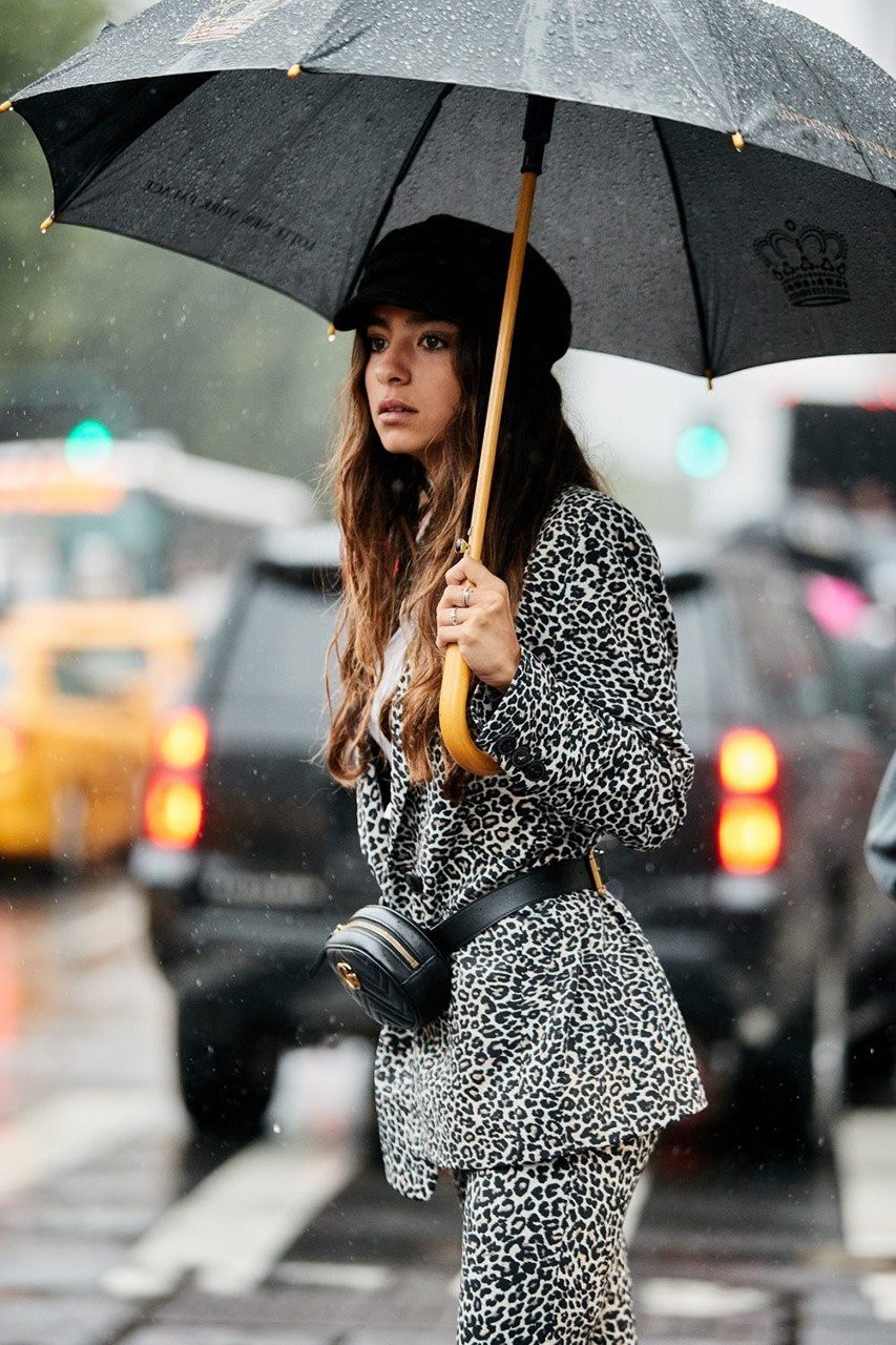 Rainy Looks: Ιδέες για να αντιμετωπίσετε τη βροχή με στιλ- Φωτογραφία 22