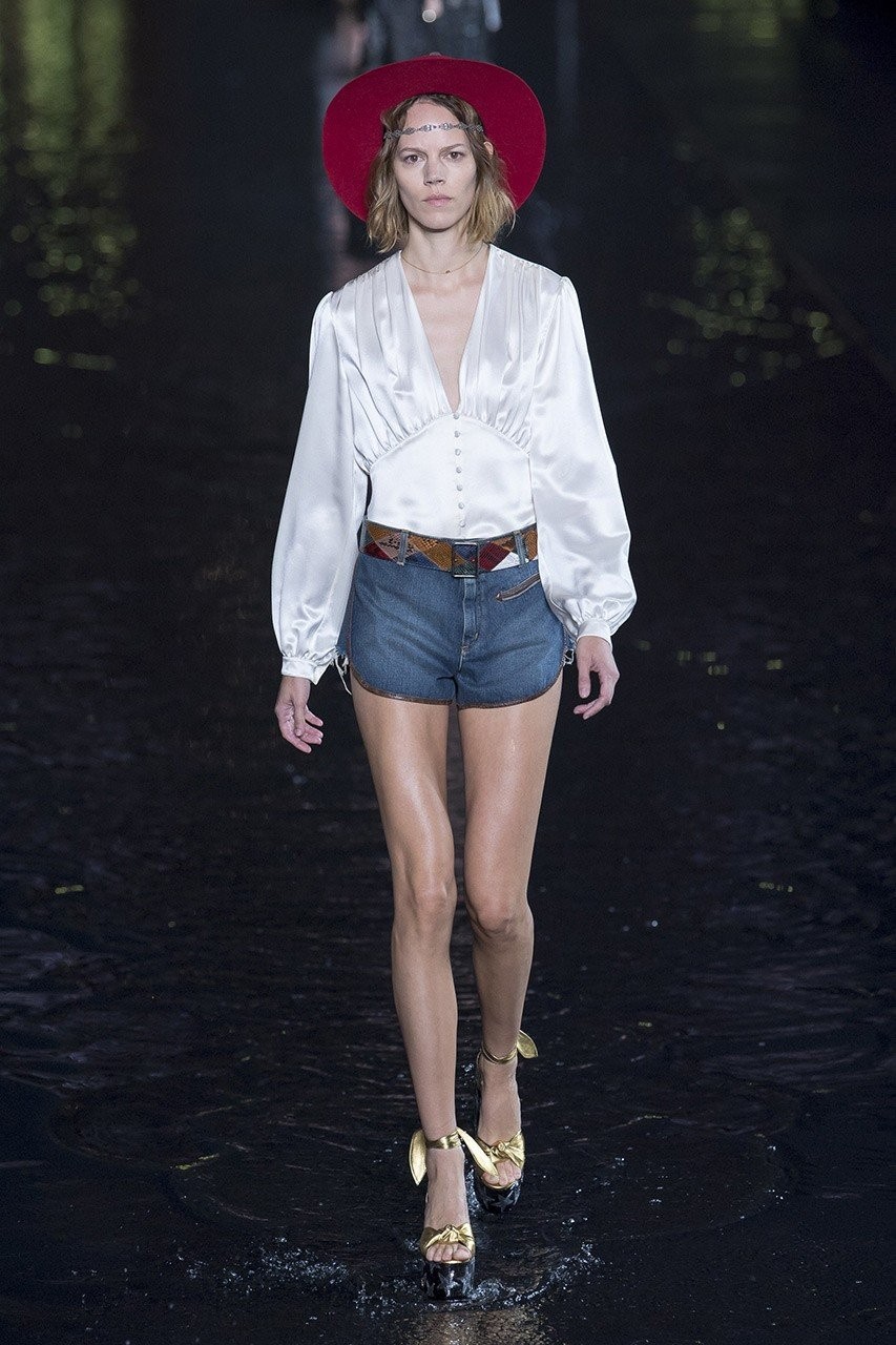 PFW: Το τροπικό show του Saint Laurent - Φωτογραφία 8