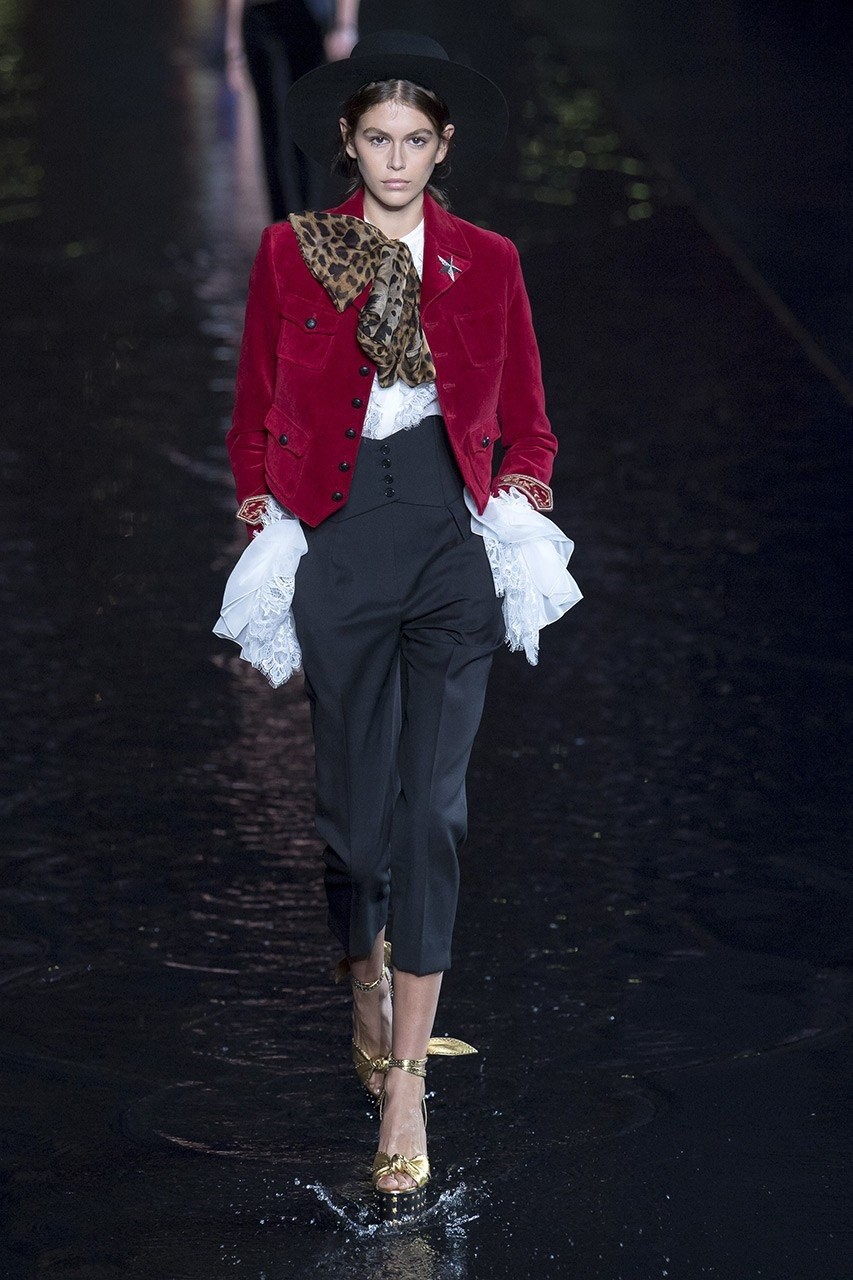 PFW: Το τροπικό show του Saint Laurent - Φωτογραφία 10