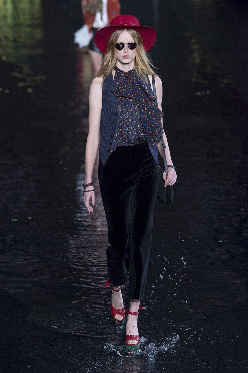 PFW: Το τροπικό show του Saint Laurent - Φωτογραφία 11