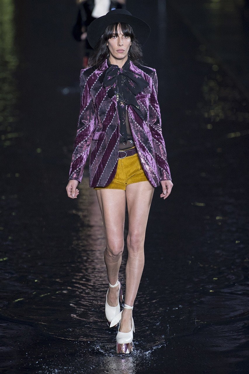 PFW: Το τροπικό show του Saint Laurent - Φωτογραφία 13