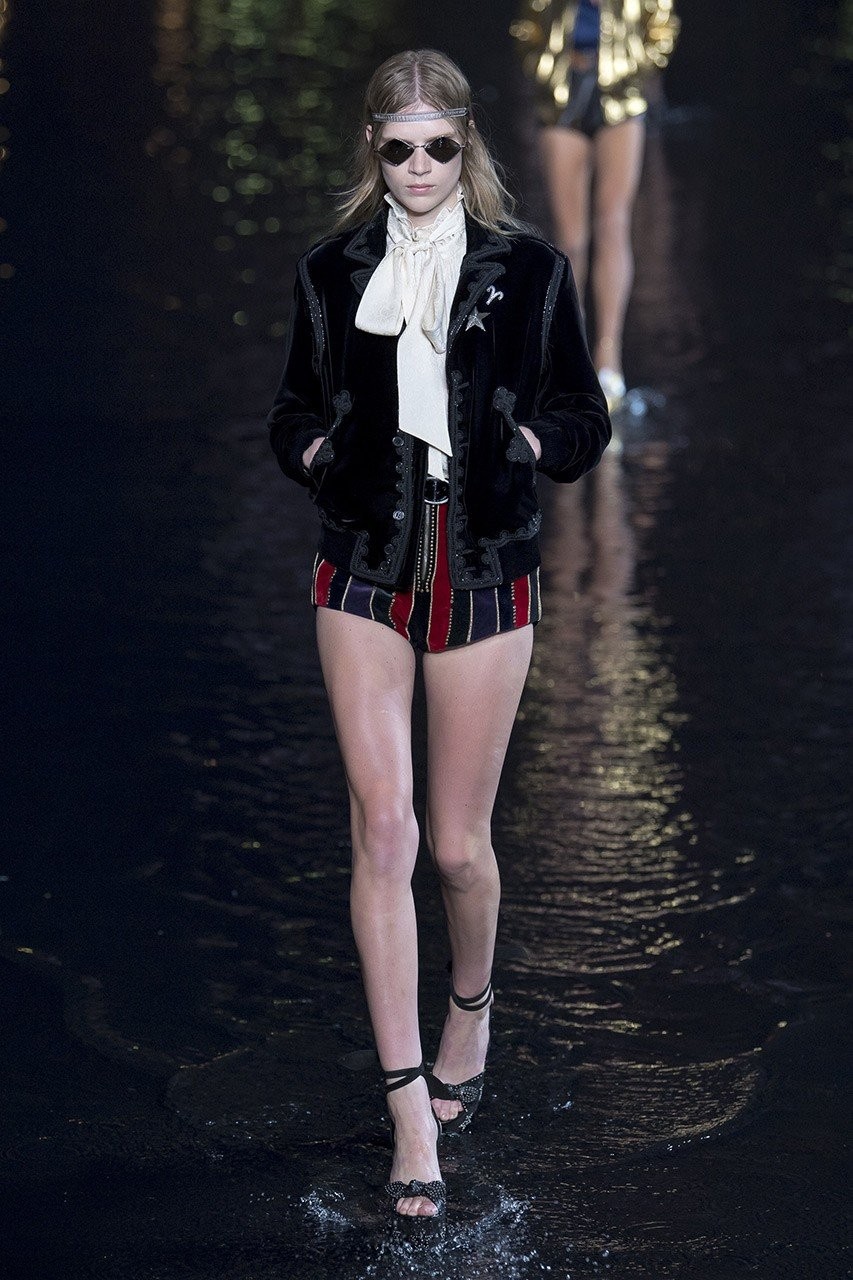 PFW: Το τροπικό show του Saint Laurent - Φωτογραφία 14
