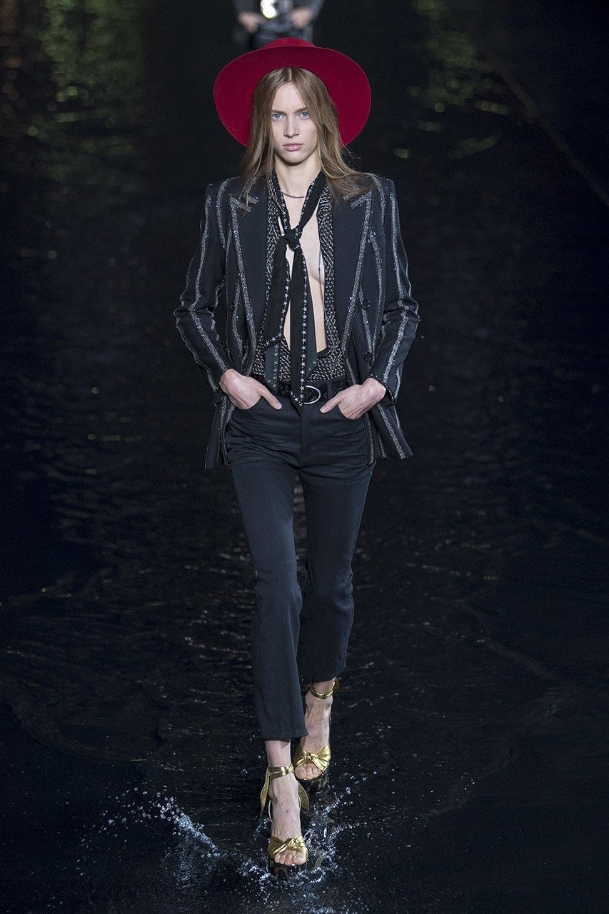 PFW: Το τροπικό show του Saint Laurent - Φωτογραφία 18