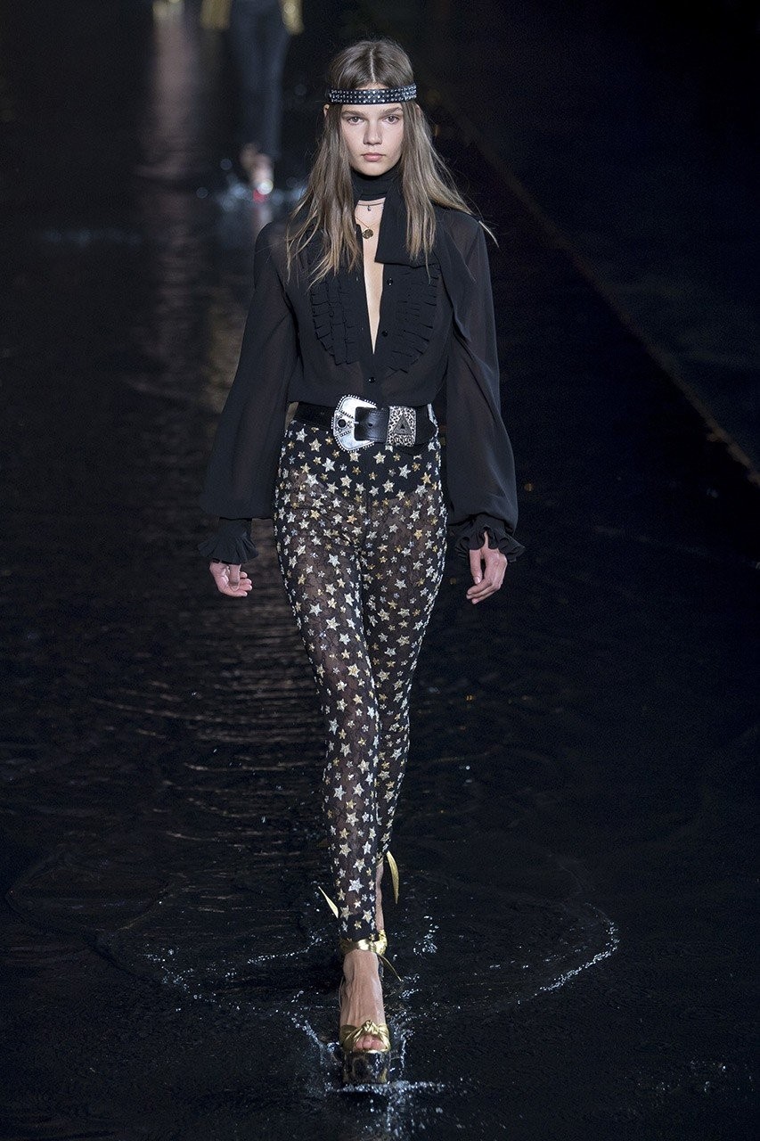 PFW: Το τροπικό show του Saint Laurent - Φωτογραφία 21