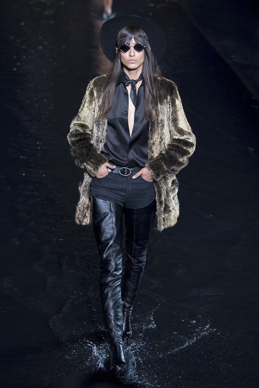 PFW: Το τροπικό show του Saint Laurent - Φωτογραφία 25