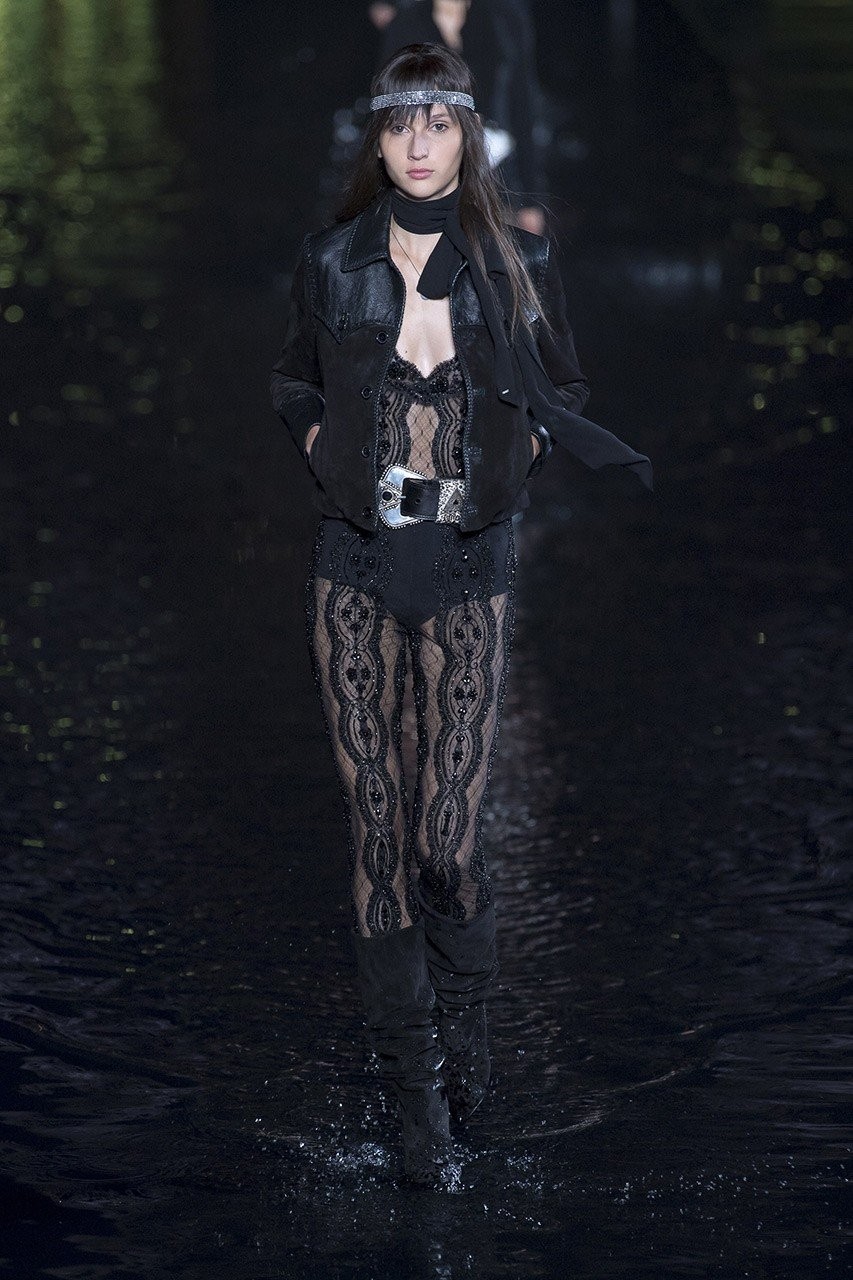 PFW: Το τροπικό show του Saint Laurent - Φωτογραφία 30