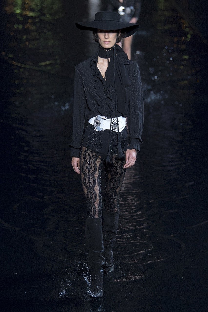 PFW: Το τροπικό show του Saint Laurent - Φωτογραφία 29